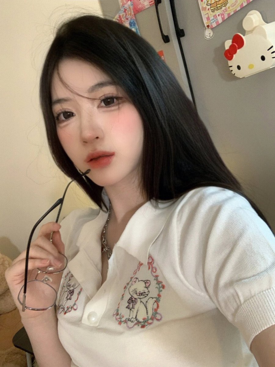 可能我就是大家说的那种反差女生吧哈哈哈 https://t.co/JQdnAWEUfg