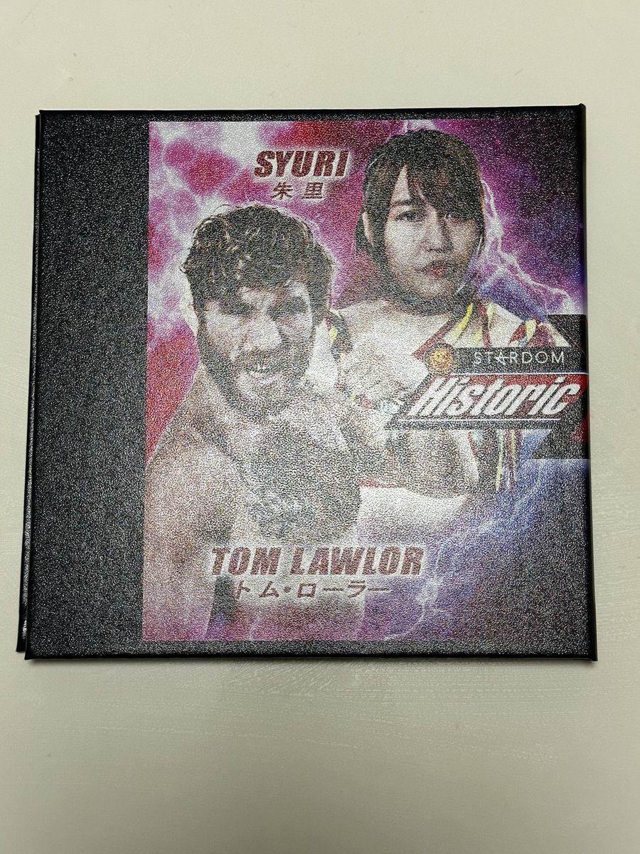 新日×スターダムの特典アルバムが届きました!
予想以上に豪華な装丁!
もちろん朱里さん×トムローラー選手の試合のアルバムでお願いしました😁👐✨
新日本プロレス様、ありがとうございました!