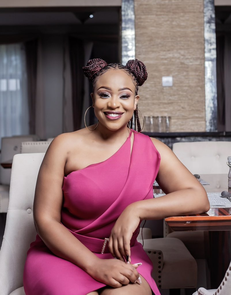 Miss V Candy tweet media