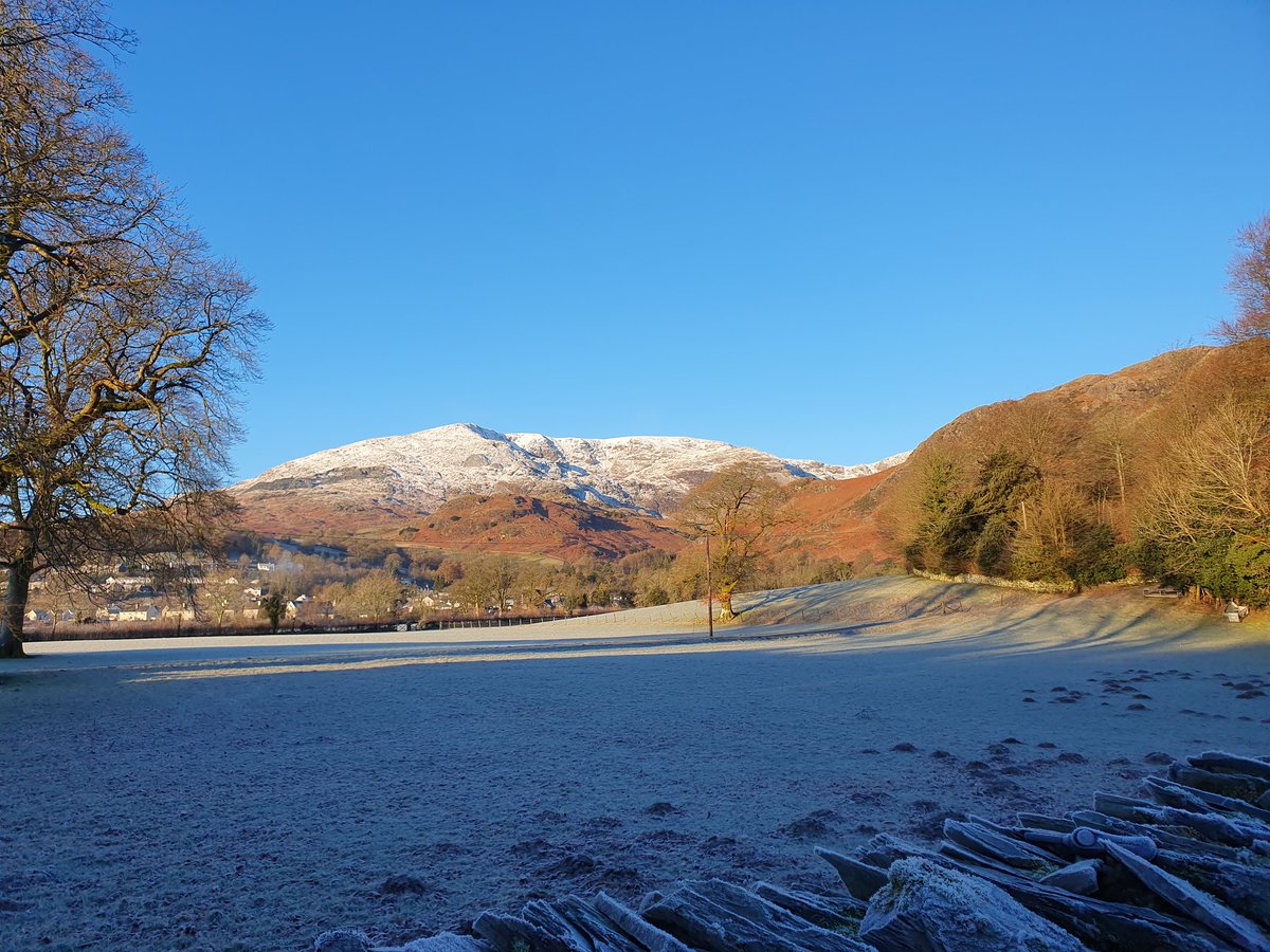 Cold, crisp and clear ❄️🙂❄️
#LakeDistrict #Coniston #Beautifulmorning #WinterSun