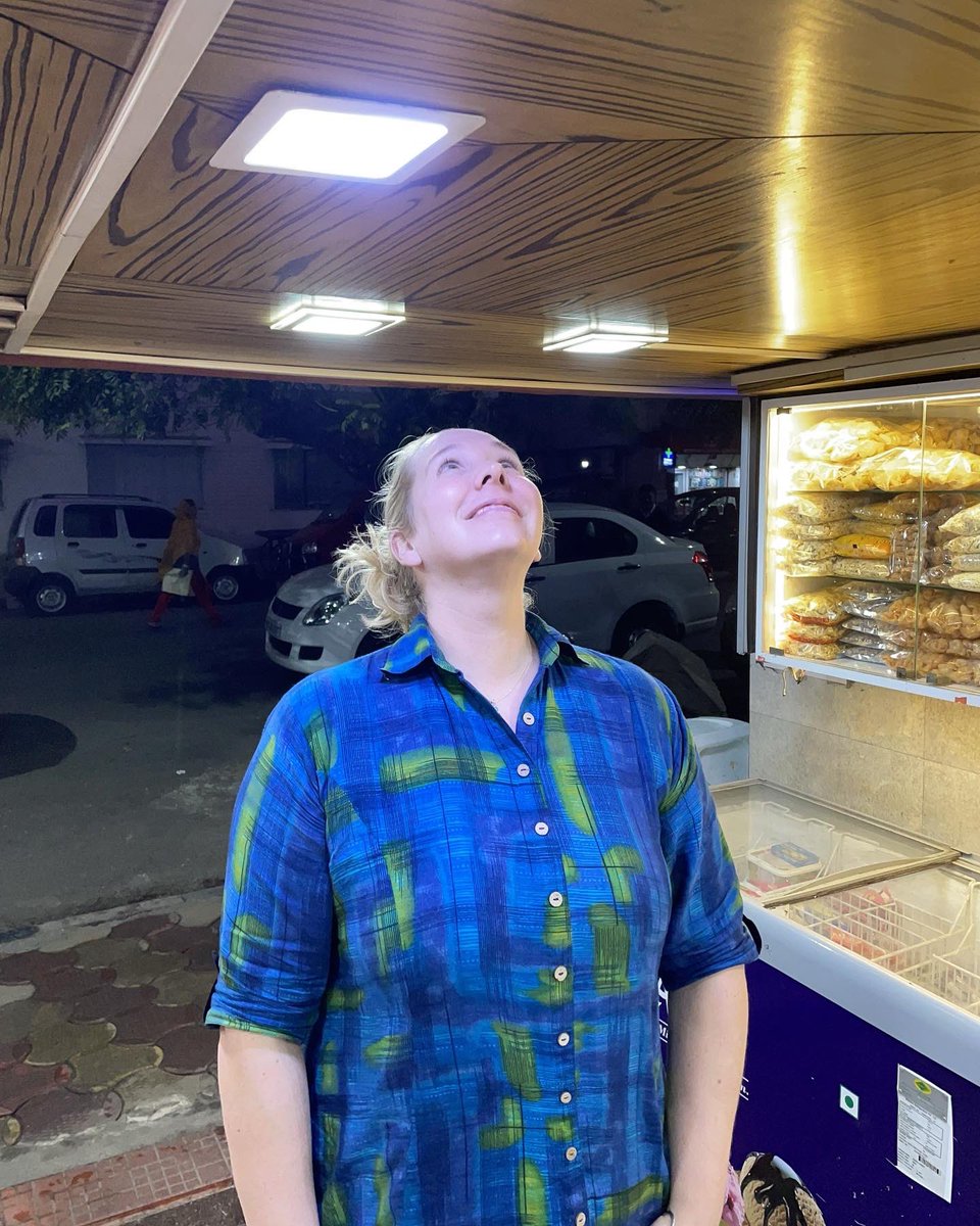 Hilary_Wynne's tweet image. I don’t quite fit (in) here 🤣 #tallpeopleproblems