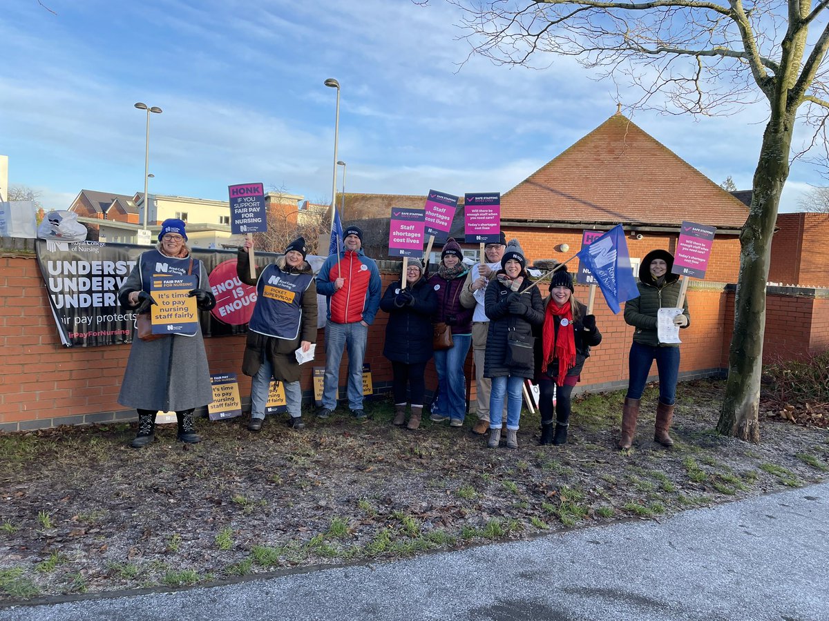 Bridgnorth Picket line supporting fair pay for nursing. @RCNWestMids @olgalwalters