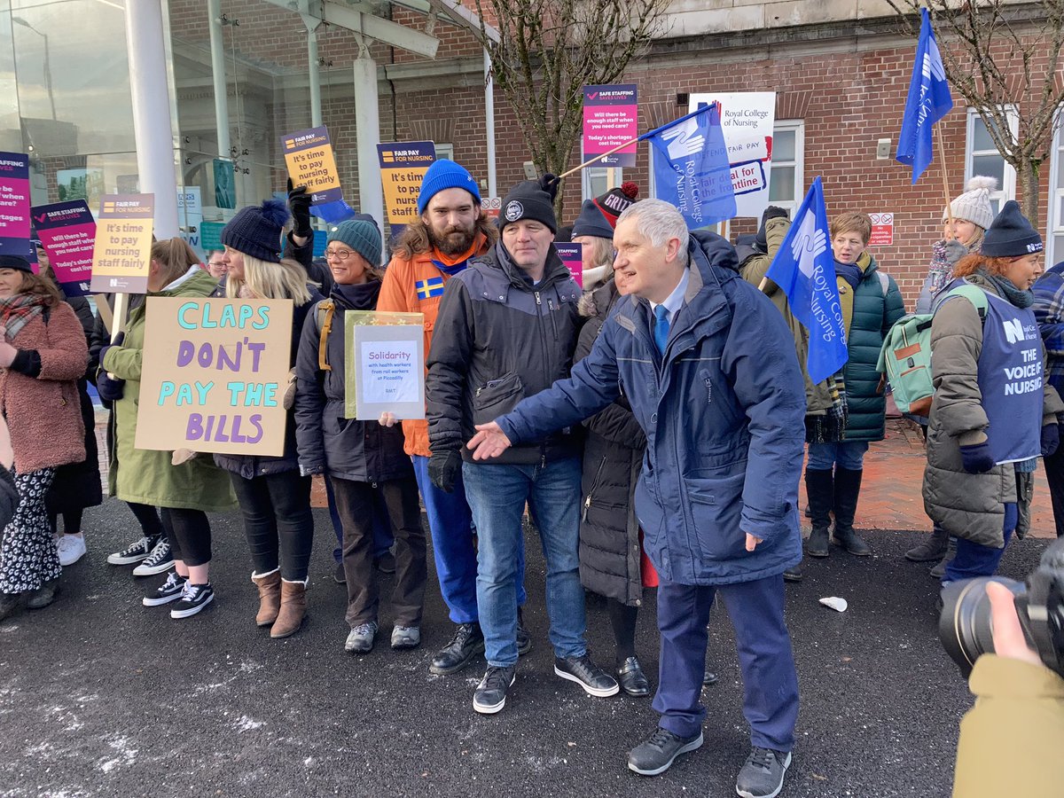 lyell_tweed's tweet photo. Members of rail union @RMTunion have come to show their solidarity with the nurses @MENnewsdesk https://t.co/zv6yU0g239