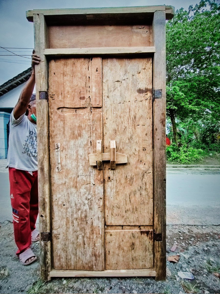 Indonesian Old Door
One Piece Solid Teak Wood

#primitiveart
#teakwood
#indonesianfolkart