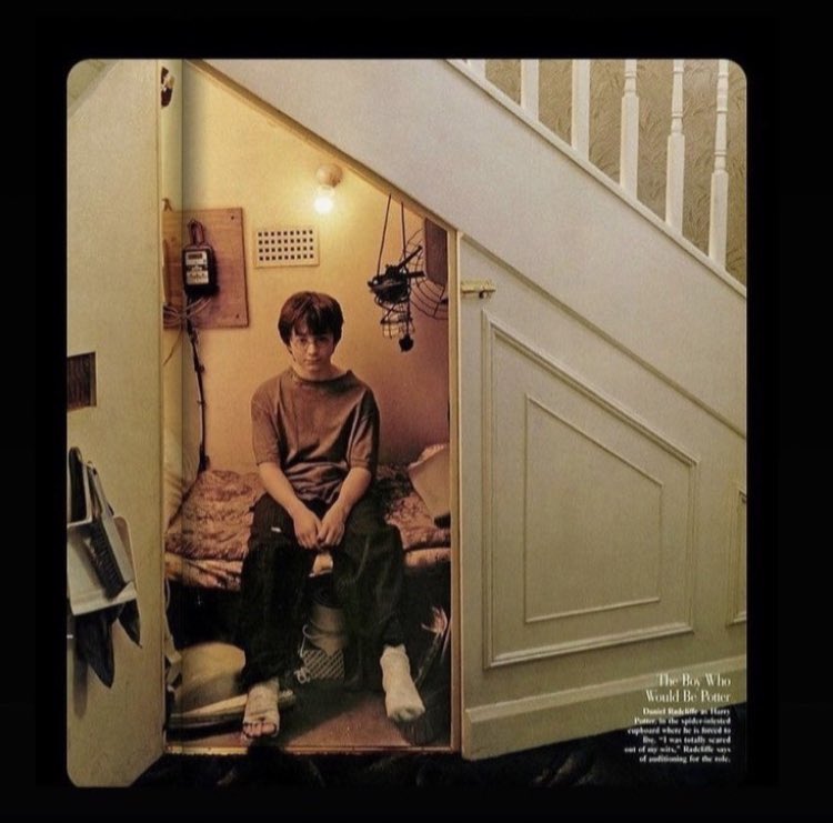 Okurken ben: Ne varyaa girerim bi işe tutarım eşyalı kiralık...

Çağrı merkezine girerim ve tutabildiğim eşyalı kiralık😏