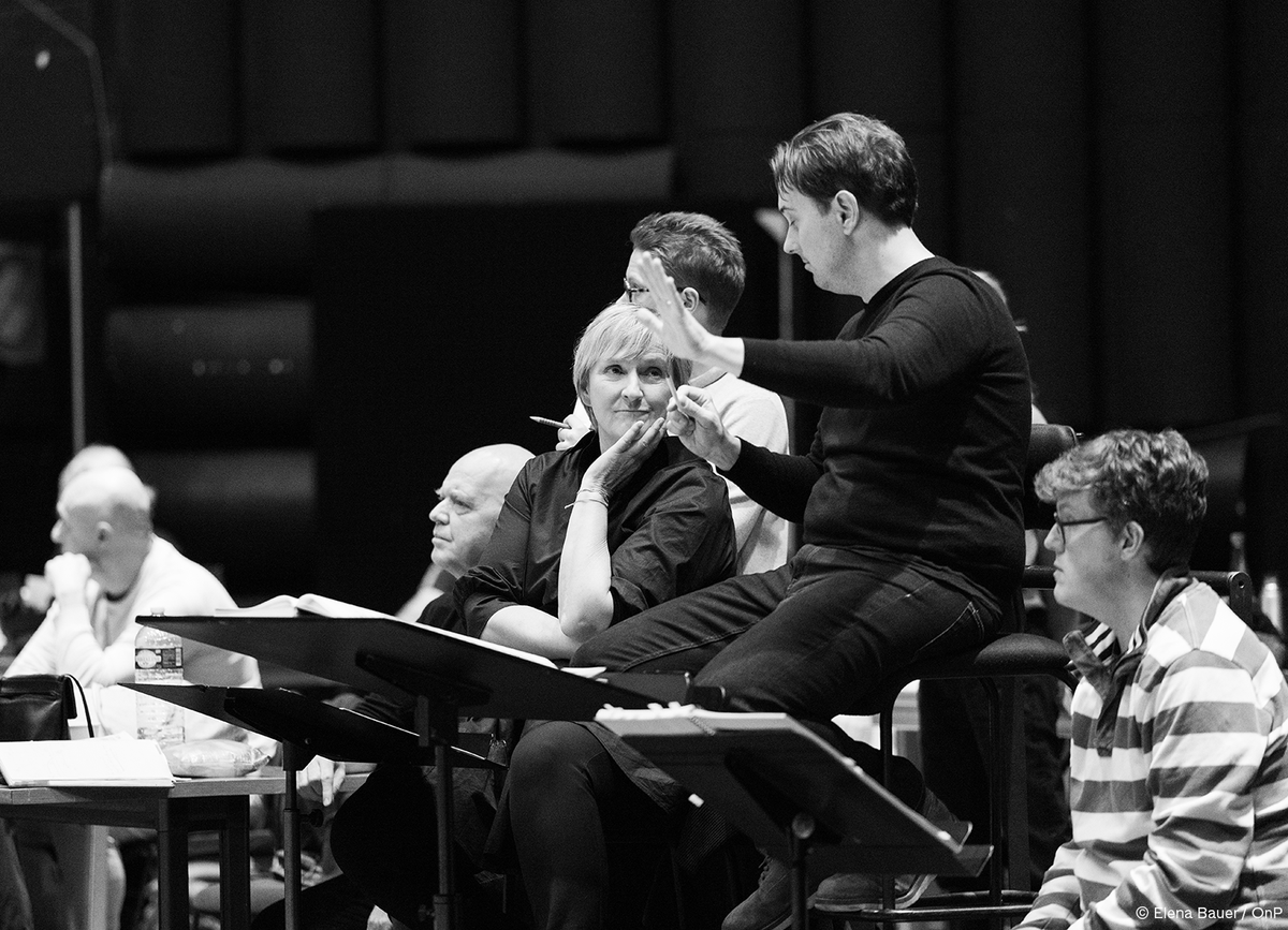 operadeparis's tweet image. #PeterGrimes
Immersion dans les répétitions de l’un des opéras les plus populaires de Benjamin Britten mis en scène par @deborahwarner59 et dirigé par Alexander Soddy.

À l&apos;affiche du Palais Garnier dès le 26 janvier : bit.ly/3ItF55f