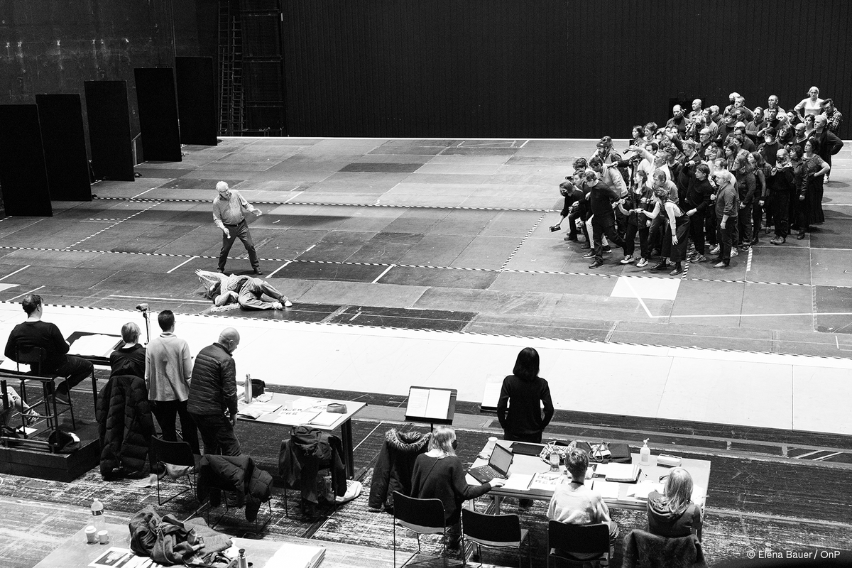 operadeparis's tweet image. #PeterGrimes
Immersion dans les répétitions de l’un des opéras les plus populaires de Benjamin Britten mis en scène par @deborahwarner59 et dirigé par Alexander Soddy.

À l&apos;affiche du Palais Garnier dès le 26 janvier : bit.ly/3ItF55f