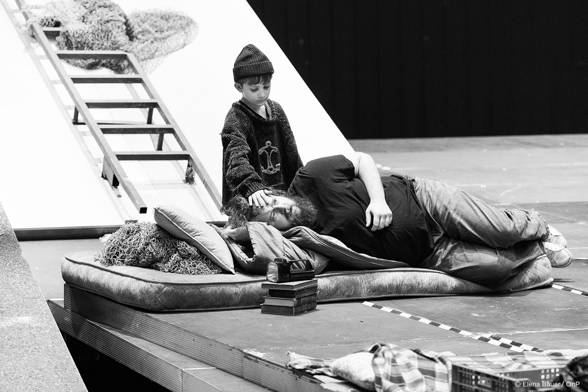 operadeparis's tweet image. #PeterGrimes
Immersion dans les répétitions de l’un des opéras les plus populaires de Benjamin Britten mis en scène par @deborahwarner59 et dirigé par Alexander Soddy.

À l&apos;affiche du Palais Garnier dès le 26 janvier : bit.ly/3ItF55f