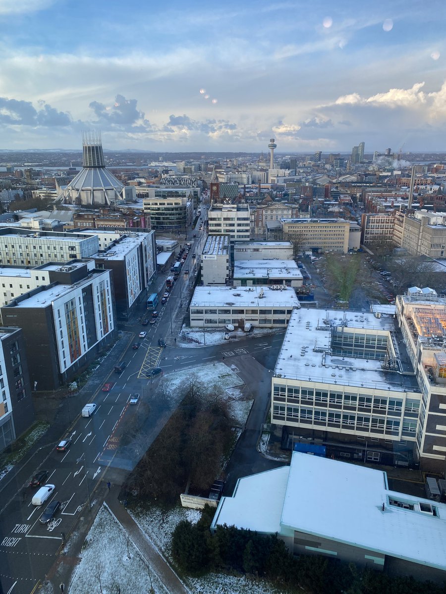 MaKaefer's tweet image. ISMIB Away day kicking off with stunning views from the Spine. @LivUniISMIB presenting a poster introducing the #BioImageAnalysis support the @CCI_liv, one of the @livuniLivSRF provides.