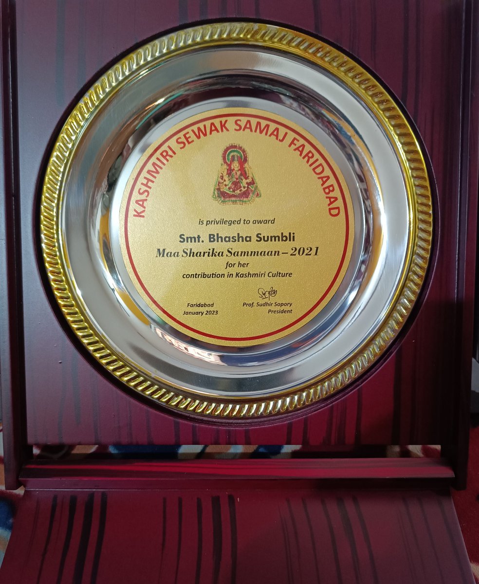bhashasumbli's tweet photo. When my own people conferred upon me 'Maa Sharika Sammaan' at a recent ceremony in Faridabad, it was indeed a proud moment for me, who has risen from REFUGEE CAMPS post exodus 1990. Grateful to Kashmiri Sewak Samaj, Fbd for this love &amp; affection. Orzu. 🙏 https://t.co/njDarFL7wc