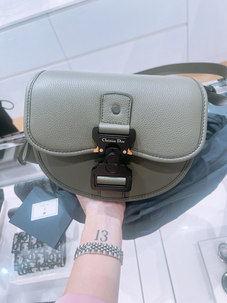 ✮DawnieJiminie✮ on X: The olive mini gallop bag Jimin has is mine now 🤩  Jimin's choices are always so awesome, I'm totally happy with the purchase.  @dior your customer service is truly