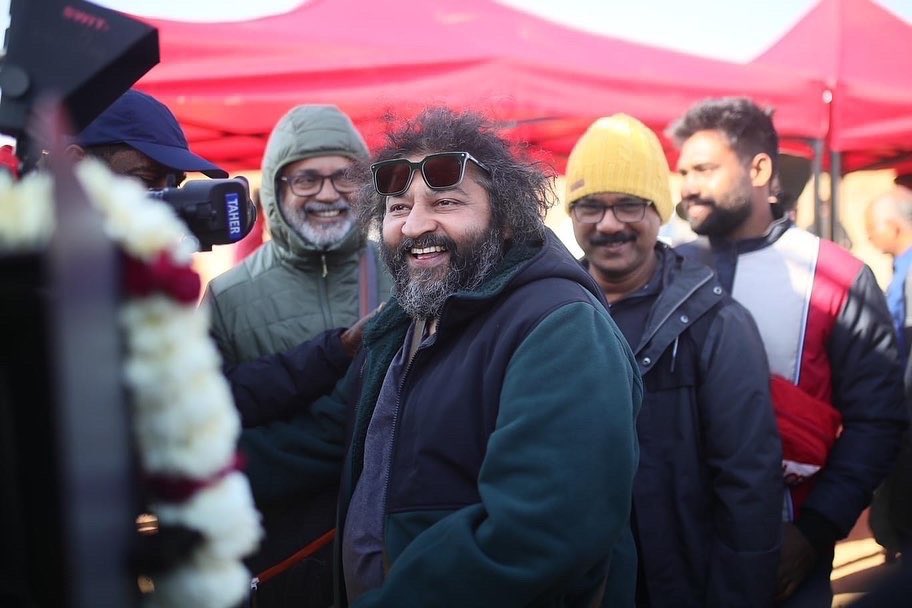 The much awaited shoot of Lijo Jose Pellissery directorial and #Mohanlal starrer, '#MalaikottaiValiban' kickstarted in Jaisalmer

@mohanlal @mrinvicible @shibu_babyjohn  #centuryfilms