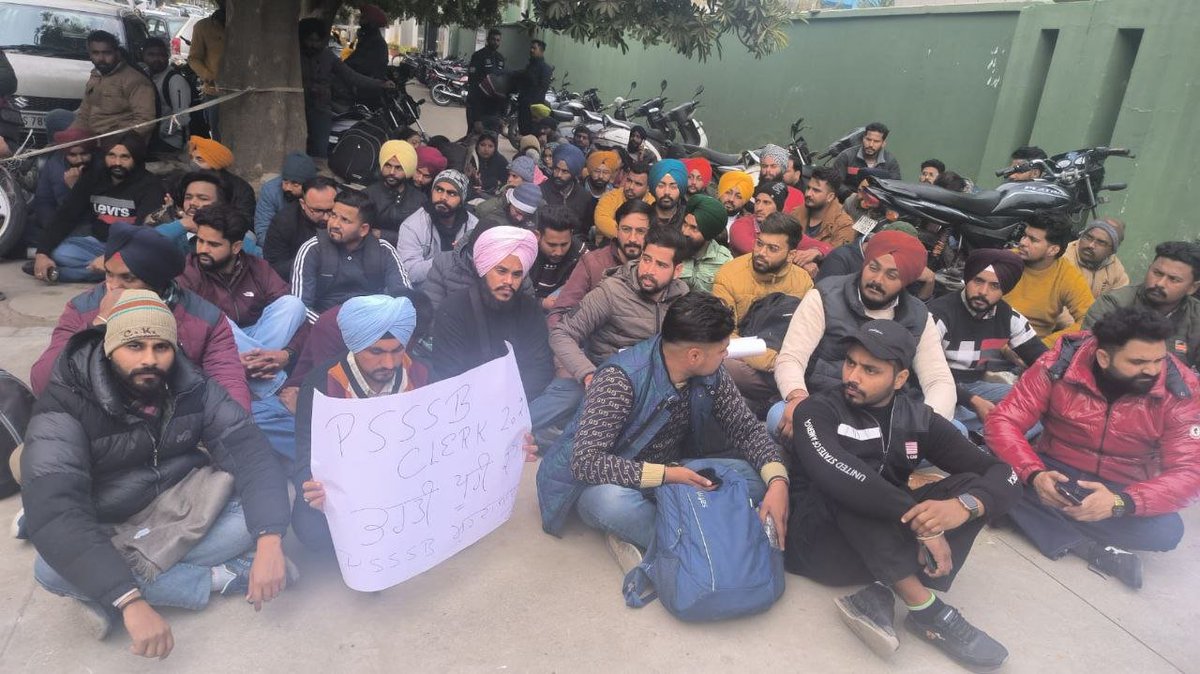 rajdeep_singla's tweet photo. #PSSSB_DECLARE_RESULTS
2021 'ਚ ਆਈ ਭਰਤੀ 2023 ਵਿੱਚ ਵੀ ਪੂਰੀ ਨਹੀਂ ਹੋ ਰਹੀ,ਸਾਰਾ ਪ੍ਰੋਸੈੱਸ ਪੂਰਾ ਹੋਏ ਨੂੰ 6 ਮਹੀਨੇ ਹੋ ਚੱਲੇ ਫ਼ਿਰ ਵੀ ਰਿਜਲਟ ਨੀ ਜਾਰੀ ਕੀਤਾ ਜਾ ਰਿਹਾ
PSSSB ਮੁਰਦਾਬਾਦ👎 Shame on ਬਦਲਾਵ👎ਪੰਜਾਬ ਸਰਕਾਰ ਮੁਰਦਾਬਾਦ👎
@BhagwantMann  @PrimeAsiaTV @CMOPb @RajaBrar_INC @bsmajithia @SukhpalKhaira https://t.co/NDogSDNF1F