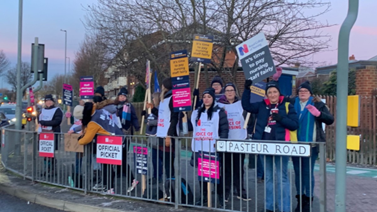 Lovely to see so many faces join us on the picket lines already this morning. Day 3 of strike action is well underway across South East Region!

📸 Remember to tag us in your pictures and videos and make your voices loud and clear as we strike for #FairPayForNursing

#RCNStrike