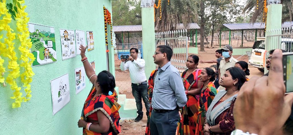 Dist_Kendujhar's tweet photo. .ବିକ୍ରି  କରିବା ସହିତ ଅଧିକ ଲାଭାନ୍ବିତ ହୋଇପାରିବେ। ଏହି ବଜାର ସିନି ସଂସ୍ଥା ଦ୍ୱାରା ଉଦ୍ୟାନ ବିଭାଗଙ୍କ ଆନୁଷଙ୍ଗିକ ସହାୟତା ତଥା #DMFKeonjhar ଆର୍ଥିକ ସହାୟତାରେ ସମ୍ପୂର୍ଣ୍ଣ ହୋଇଛି
ପନିପରିବା ବିକ୍ରୟ ଏବଂ ପ୍ରୋତ୍ସାହିତ କରିବା ନିମନ୍ତେ ହରିଚନ୍ଦନପୁରଠାରେ ଏହିଭଳି ଚାରିଟି କେନ୍ଦ୍ର ପ୍ରତିଷ୍ଠା କରିବା ପାଇଁ ଯୋଜନା କରିଛନ୍ତି
2/2 https://t.co/0nJCrDMwra