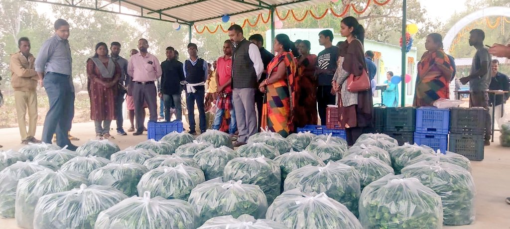 Dist_Kendujhar's tweet photo. .ବିକ୍ରି  କରିବା ସହିତ ଅଧିକ ଲାଭାନ୍ବିତ ହୋଇପାରିବେ। ଏହି ବଜାର ସିନି ସଂସ୍ଥା ଦ୍ୱାରା ଉଦ୍ୟାନ ବିଭାଗଙ୍କ ଆନୁଷଙ୍ଗିକ ସହାୟତା ତଥା #DMFKeonjhar ଆର୍ଥିକ ସହାୟତାରେ ସମ୍ପୂର୍ଣ୍ଣ ହୋଇଛି
ପନିପରିବା ବିକ୍ରୟ ଏବଂ ପ୍ରୋତ୍ସାହିତ କରିବା ନିମନ୍ତେ ହରିଚନ୍ଦନପୁରଠାରେ ଏହିଭଳି ଚାରିଟି କେନ୍ଦ୍ର ପ୍ରତିଷ୍ଠା କରିବା ପାଇଁ ଯୋଜନା କରିଛନ୍ତି
2/2 https://t.co/0nJCrDMwra
