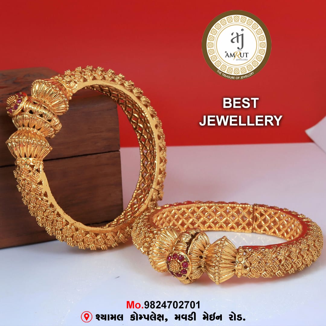 AmrutJewelers's tweet photo. #amrut #amrutjewellers #jewellerycollection #jewelleryshop #ornaments #jewelleries #jewells #accessories #bangles #banglescollection #goldbangles #outstandingbangles #weddingjewellery #diamondbangles #bestbangles #rajkot #Gujarat https://t.co/SAJXqNtyuf