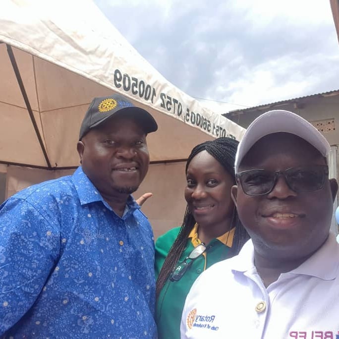 President Richard Mwami, BELEP Officer Rtn George Inyensiko and Rtn Irene Nekyon at Mummy Foundation Community Library for DEAR WEEK 💪🏿