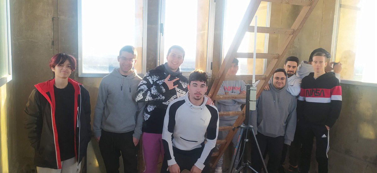 Hoy en nuestro proyecto <a href="/CircularFp/">Circular FP</a> aprendemos sobre la tecnología LoRaWAN, visitamos la instalación LoRa del centro y trabajamos con los sensores de temperatura 🌡️ y humedad 💧
#CircularFP #EconomiaCircular ♻️🌱🍃🌾