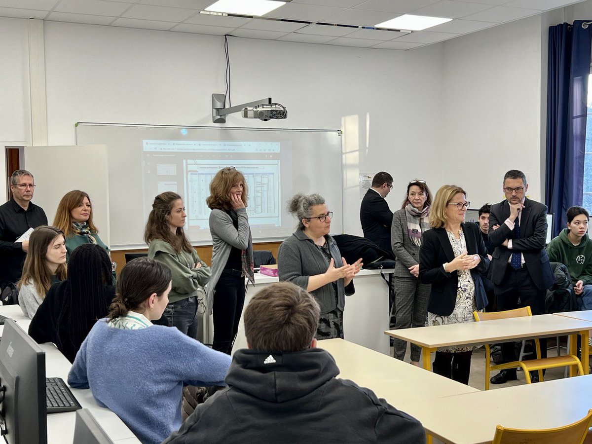 AlexMartin33000's tweet image. Lancement de #Parcoursup2023 au Lycée Camille Jullian à #Bordeaux avec la rectrice @ABisagni où je représentais @T_Cazenave. L’occasion de découvrir les dernières nouveautés de l’outil. Merci aux professeurs pour leur travail d’accompagnement des élèves tout au long du processus.