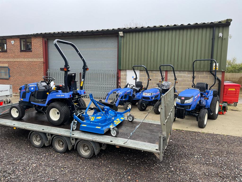 iseki_uk's tweet photo. Happy customers with their new ISEKI's!  Here is a little snippit of the tractors and mowers that have been delivered recently to sports grounds, schools, private homes and farms.
Please send over your photo's we would love to see them! 
@RTMACHINERYLTD @FairwaysGM @RobertKee_DL https://t.co/yqJ526nYSp