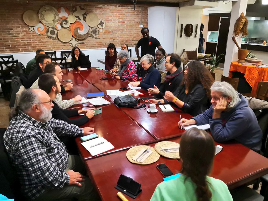 Una vintena de cooperatives hem celebrat la plenària de gener de #SantsCoop al nou restaurant d'<a href="/abarkacoop/">Abarka</a>, amb una alta motivació per l'expectativa de l'excel·lent sopar :) El 2023 seguirem treballant per a col·lectivitzar l'economia i gaudir dels fruits de la intercooperació!