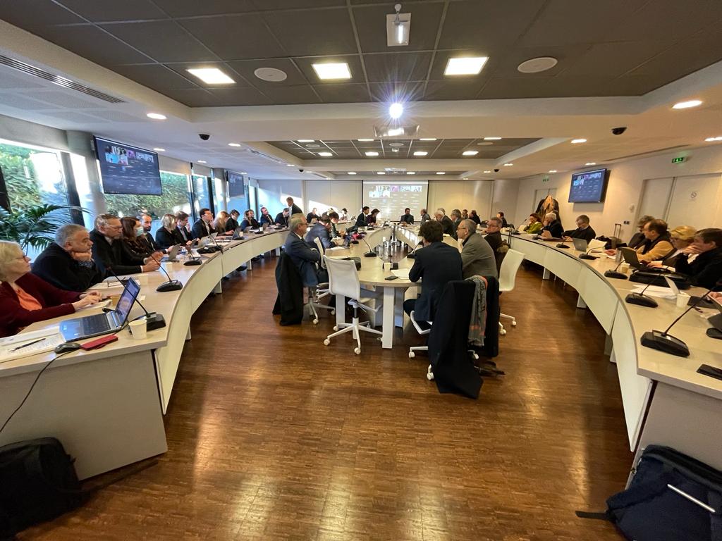 FHF (@lafhf) on Twitter photo 📷1er conseil d'administration de @lafhf de 2023 ouvert ce matin par <a href="/ArnaudRobinet/">Arnaud Robinet</a>
À l'ordre du jour notamment :
✔️actualités du <a href="/FondsFHF/">Fonds FHF</a>
✔️retour sur 2022 et perspectives 2023 du comité d'éthique
✔️présentation du livre blanc du <a href="/CNCHcollege/">Collège National des Cardiologues des Hôpitaux</a>
✔️travaux des commissions 📷1er conseil d'administration de @lafhf de 2023 ouvert ce matin par <a href="/ArnaudRobinet/">Arnaud Robinet</a>
À l'ordre du jour notamment :
✔️actualités du <a href="/FondsFHF/">Fonds FHF</a>
✔️retour sur 2022 et perspectives 2023 du comité d'éthique
✔️présentation du livre blanc du <a href="/CNCHcollege/">Collège National des Cardiologues des Hôpitaux</a>
✔️travaux des commissions