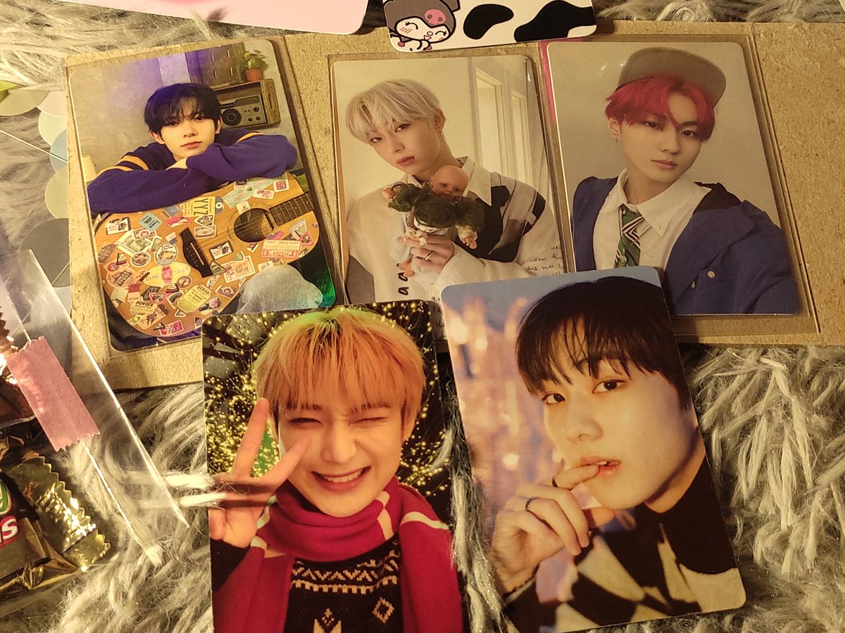 hssncartsz's tweet photo. ˗ˋˏ ꒰ #colemails ♡ ꒱ ˎˊ˗

🗓️ 01-18-2023

                       ⊹ 𓆩♡𓆪 ⊹

💌 hii @nishiramynzcart, i already received hee guitar, sunoo doll, and jungwon red hair.  thank you for packing it safely and for the chocolates!! 🥰 keep safe and stay healthy! 🫶

#from_lainee ☻ https://t.co/NXyP7A57zS