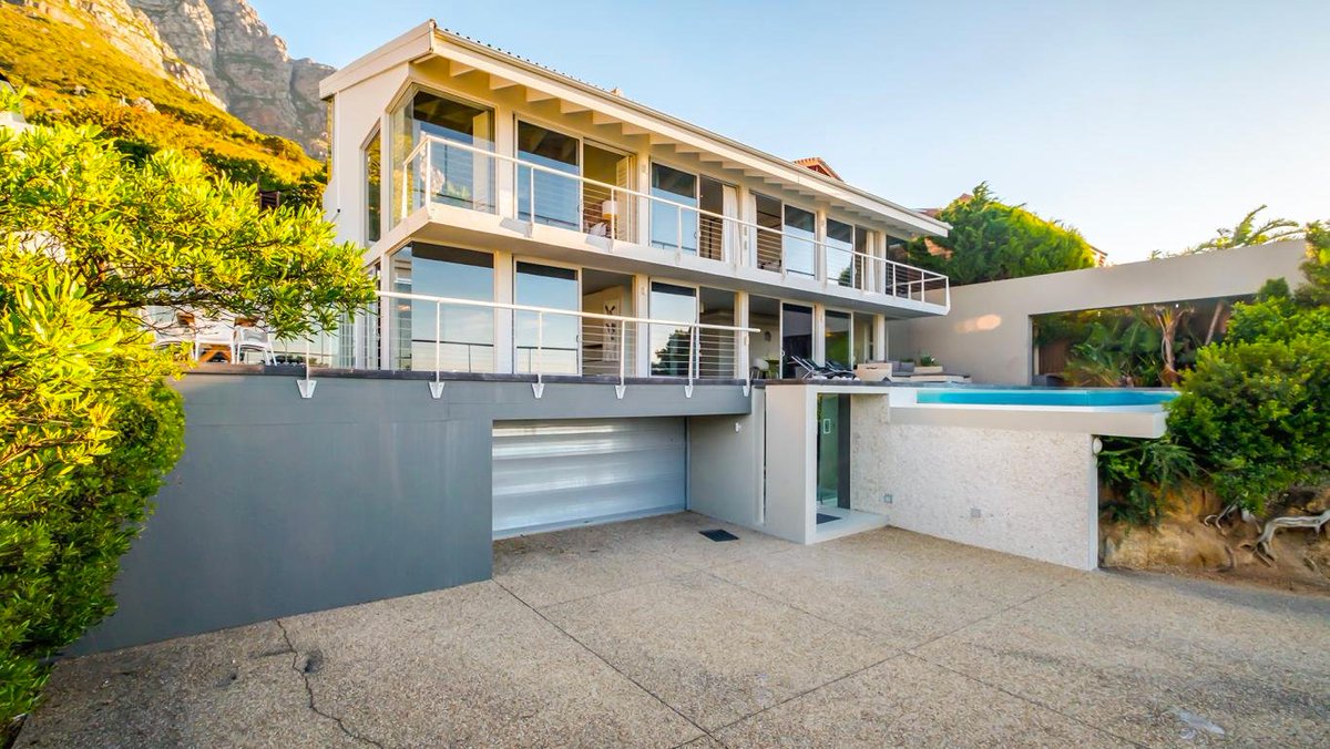 hadestays's tweet photo. Villa Baruti, Cape Town, Camps Bay. The price for a night starts from US$ 264. You'll be mesmerized by the 360 degrees of views.
#HadeHomes #Vacation #Travel #Africa https://t.co/eZHppMZl3n