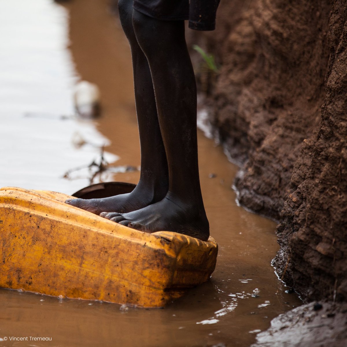 Solidarites_Int's tweet photo. #ActionForWASH 1️⃣ Concentrer les efforts sur les personnes vivant dans des contextes de fragilité, de #conflits et de violences. Ce n'est qu'en incluant les plus vulnérables que nous pouvons espérer atteindre les #ODD. https://t.co/2SomM0vbBw