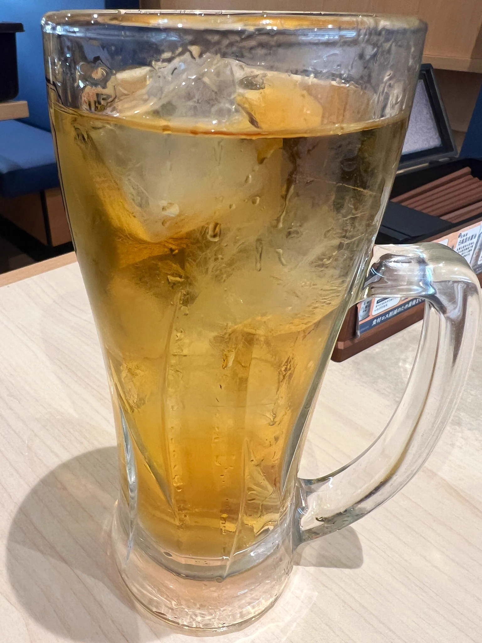 ハイボールを知らない店員さんが作ったと思われる原液100％のハイボール見つかるｗ