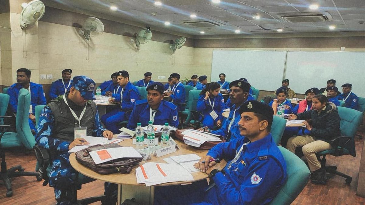 SanjayAgarw_IAS's tweet photo. आपदा प्रबंधन विभाग, बिहार @BiharDMD द्वारा State Disaster Response Force के जवानों की आपदा से निपटने की क्षमता में वृद्धि के लिए तीन दिवसीय प्रशिक्षण कार्यक्रम आयोजित किया गया।

इसमें Centre of Excellence in Disaster Management, DMI, Patna के विशेषज्ञ उन्हें प्रशिक्षण दे रहे हैं। https://t.co/Viw87rCf3S