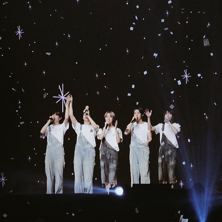 yawnzrush's tweet photo. pinning this tweet until the day i get the chance to see my world, txt. ♡✨ https://t.co/ElecJPT7Je