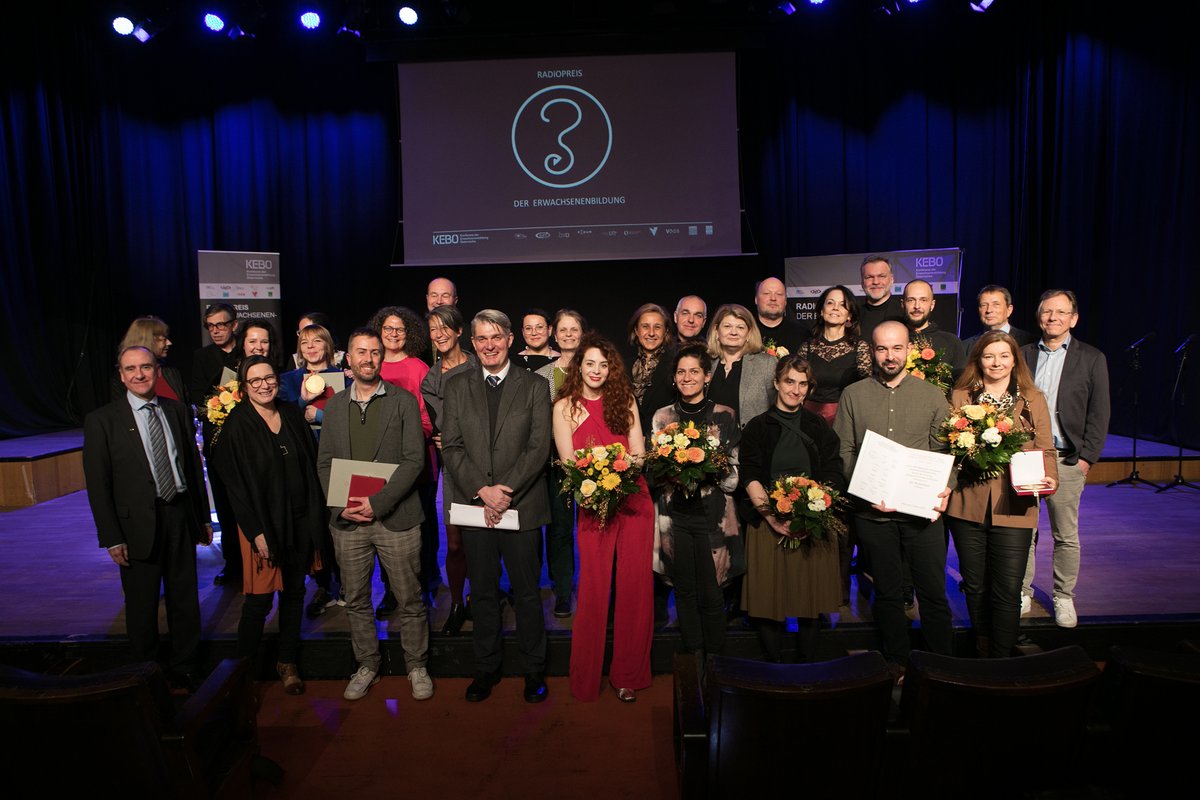 FHWienAT's tweet image. Johanna Hirzberger (@radioradieschen) erhielt für ihre @oe1-Hörbilder-Produktion „Am Wendepunkt – Sihaam Abdillahi #blacklifematters“" in der Kategorie Dokumentation/Information den #Radio-Preis der Erwachsenenbildung! 💐✨🔝

Herzlichen Glückwunsch zu dieser tollen Auszeichnung!