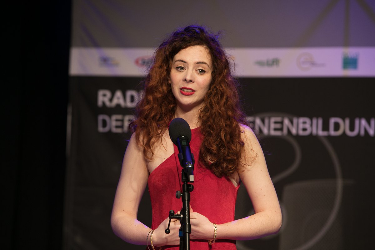 FHWienAT's tweet image. Johanna Hirzberger (@radioradieschen) erhielt für ihre @oe1-Hörbilder-Produktion „Am Wendepunkt – Sihaam Abdillahi #blacklifematters“" in der Kategorie Dokumentation/Information den #Radio-Preis der Erwachsenenbildung! 💐✨🔝

Herzlichen Glückwunsch zu dieser tollen Auszeichnung!