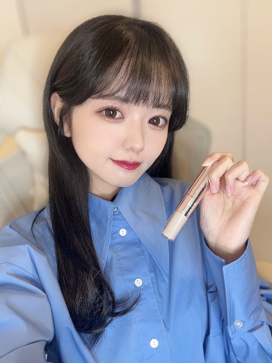 chisa_kanase's tweet photo. TIRTIRのコンシーラーがお気に入りすぎる

スティックとリキッドが1本になってて持ち運びやすいしスティックはリップラインと眉周りに使いやすくて崩れにくいから長丁場な配信でも重宝してる🌷

#TIRTIR #ティルティル #マスクフィット #最強コンシーラー #コンシーラー優秀 #スティックコンシーラー https://t.co/WN5VlWbUC8