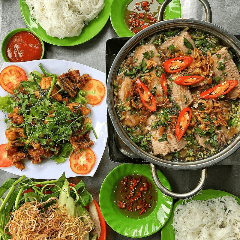 Vietsense_'s tweet photo. Vung Tau, 100 kilometers from Ho Chi Minh City, is not just a warm and sunny destination with pleasant temps that are perfect for beach activities, it also offers a wide range of delicious dishes. Here are some must-try cuisines that should not be missed... https://t.co/jz7dX4BM54