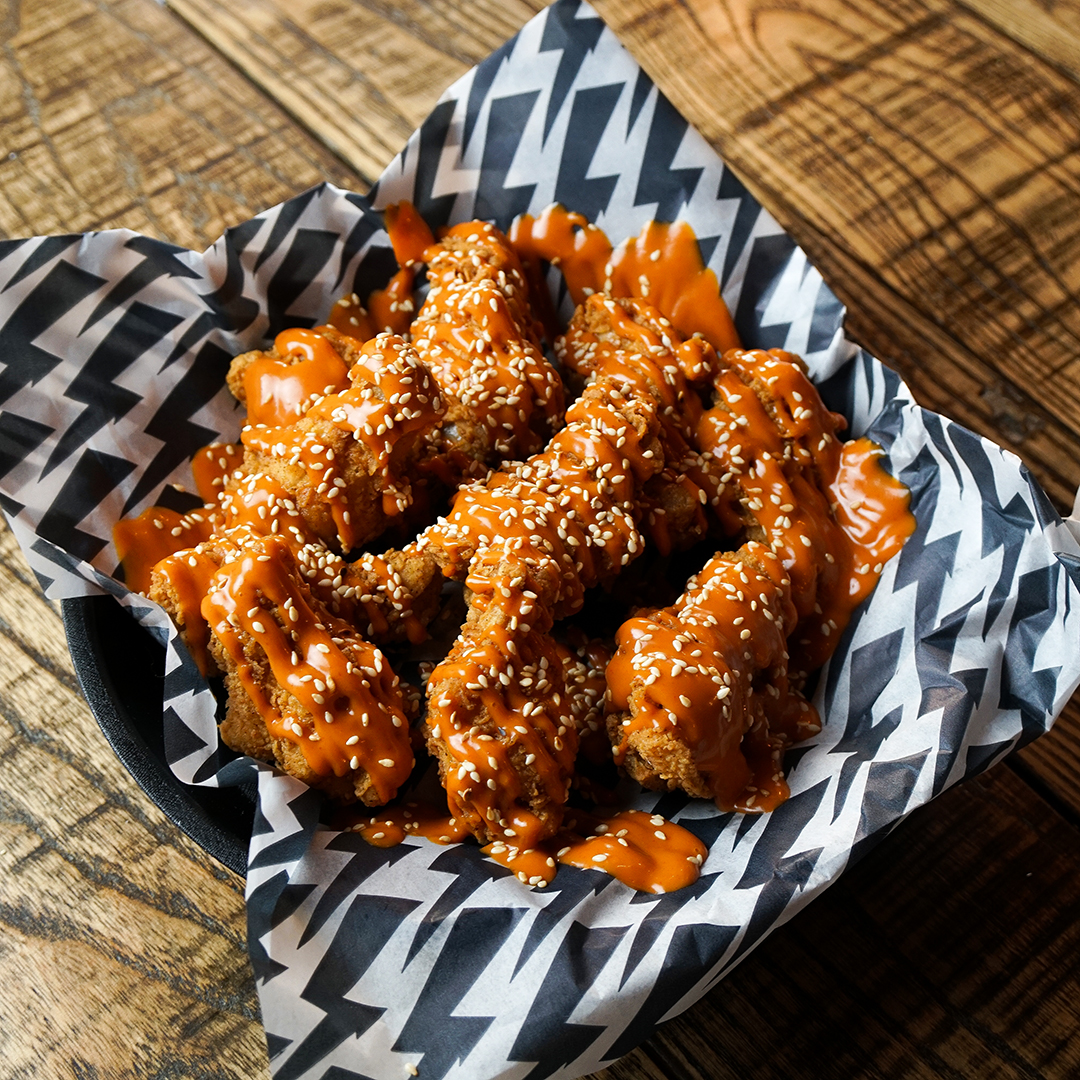 ThunderbirdCKN's tweet photo. 🚨Landing in Wimbledon &amp; Earls Court today ...Korean Yuzu wings. Coated in a delicious gochujang based sauce with sesame, soy and the zing of yuzu. (Plus, it's Wing Wednesday. So you'll receive double!) ⚡ https://t.co/3hEaV5kpKE