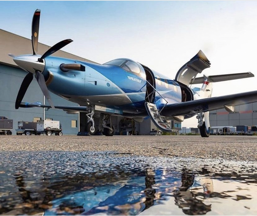 Our #PC12PictureoftheWeek goes to @flystratus9 on Instagram for their shot of the PC-12 NGX standing proudly on the ramp awaiting passengers! 

For more information on the PC-12 NGX, visit our website! 

#pilatus #pilatusaircraft #pilatuspc12 #oriensaviation