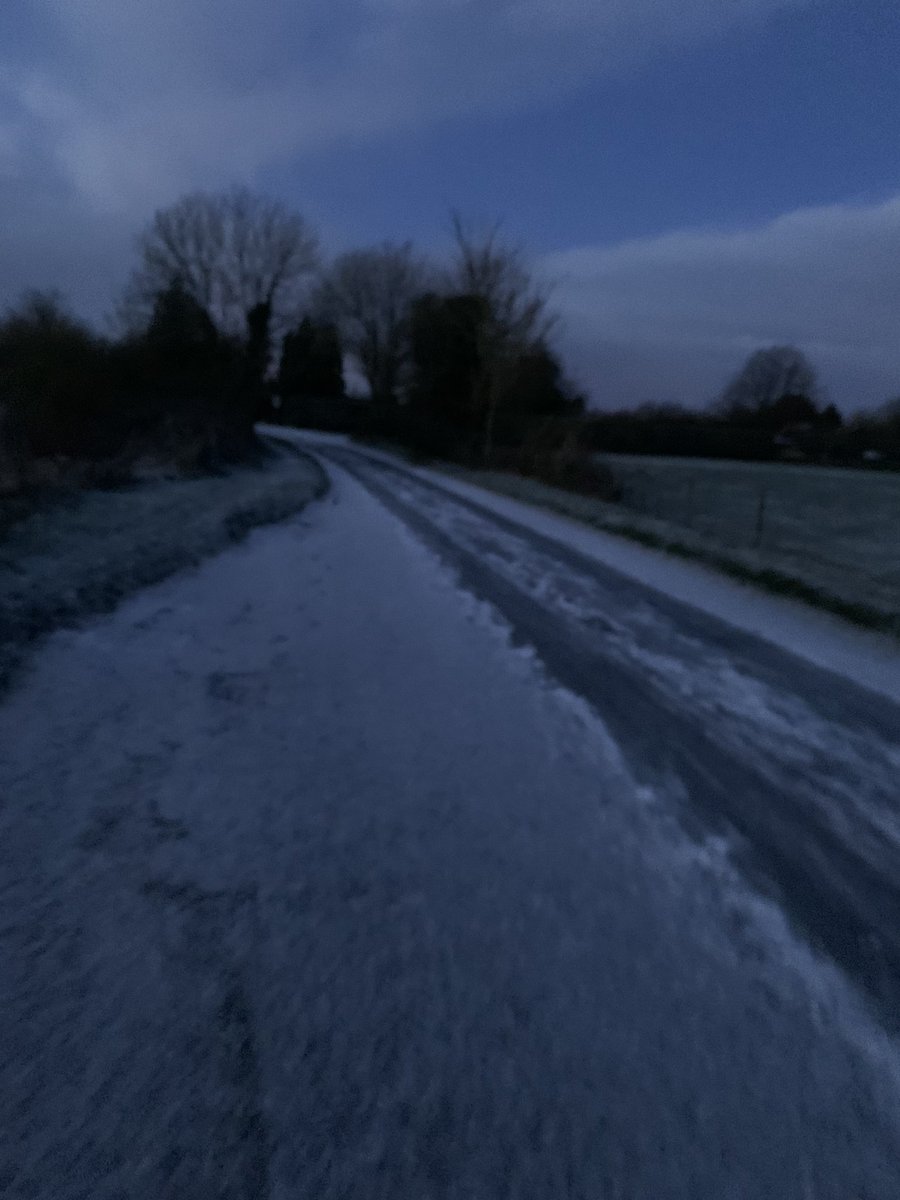 PaulShipway's tweet photo. Cold start to my morning routine for Day 18 of #75hard. Up and out before the sun came up. ✔️ part one of my day complete. #75hardchallenge https://t.co/2hjCmzLr4J