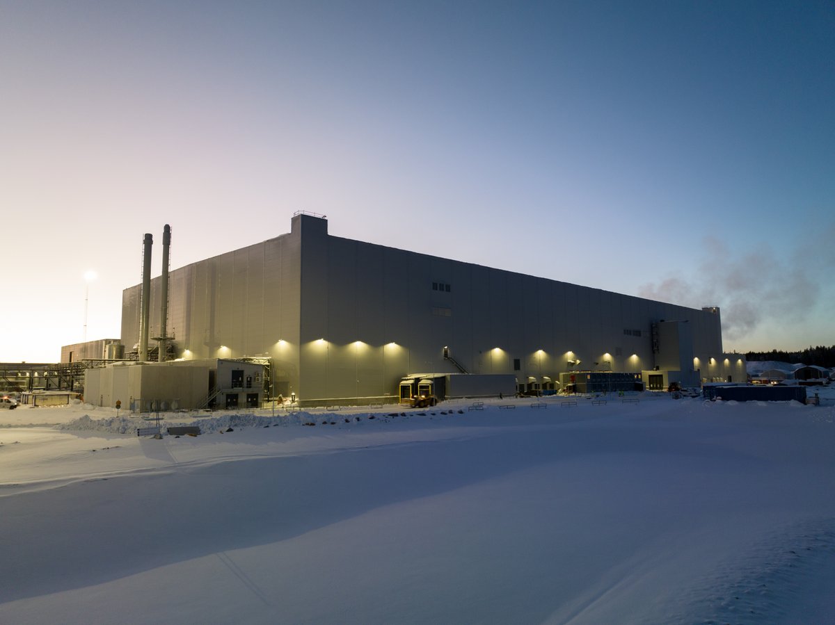 Northvolt Ett is located just south of the Arctic Circle. On days like this though, the factory looks right at home – quietly producing sustainable batteries using 100% clean energy. The crisp air with a slight scent of pine trees doesn’t hurt either. https://t.co/wJYihJ8ucX