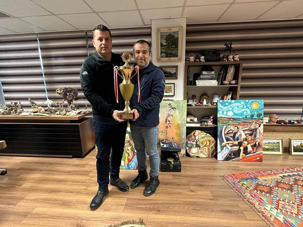 Bir Abi,Bir Dost,Bir Fikir Adamı Bir Kültürlü İnsan. Bu Başarımızda Katkın Maddi ve Manevi Büyük Oldu. Teşekkürler Ayhan Kara .
Bu Başarı Hepimizin.