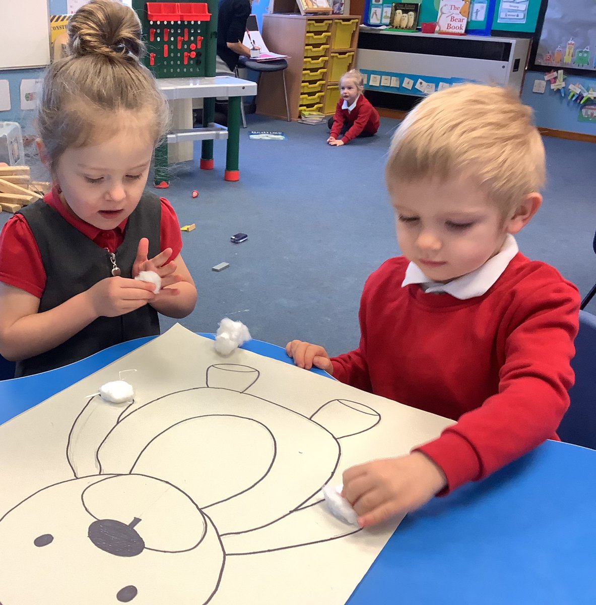 NurseryOPS's tweet photo. The children are making their own “That’s not my teddy” we talked about texture and differences between our bear and the bear in the book. 🧸
#thatsnotmyteddy #creative #texture #difference #maths #art #bisforbear https://t.co/BUx9az6T46