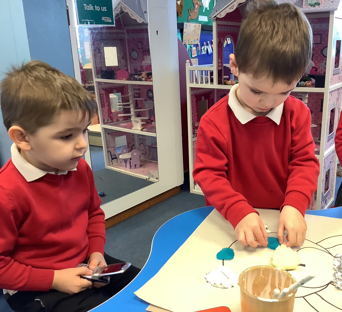 NurseryOPS's tweet photo. The children are making their own “That’s not my teddy” we talked about texture and differences between our bear and the bear in the book. 🧸
#thatsnotmyteddy #creative #texture #difference #maths #art #bisforbear https://t.co/BUx9az6T46