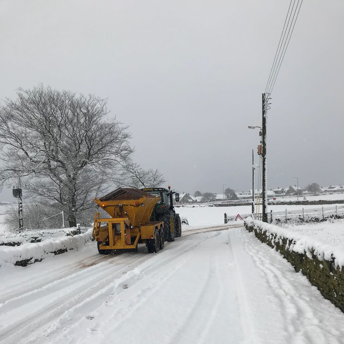 Snow has fallen! If you need to make an essential journey in today’s wintry conditions, do a quick vehicle check first to make sure it’s a safe one.
 
Our fleet of gritters have been out and the majority of primary routes are clear🌨️

Find useful advice👉🏻calderdale.gov.uk/v2/council/eme…