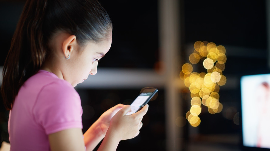 IntraMedNet's tweet photo. Tras la muerte de una niña de 12 años, la Sociedad Argentina de Pediatría (SAP) advierte sobre desafíos de TikTok. Los cuidadores deben prestar atención, involucrarse, conocer las redes y las aplicaciones a las que acceden sus hijos y/ o menores a cargo. https://t.co/qgNS9dsFoB https://t.co/f8hiz7ncWn