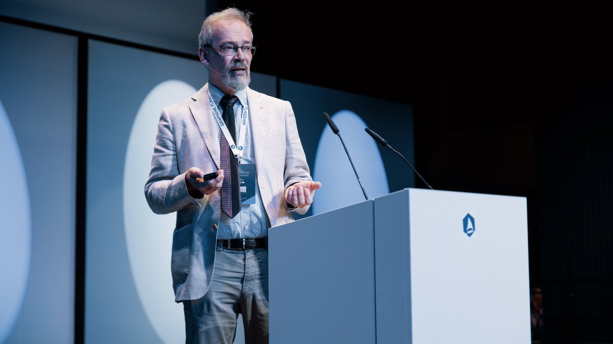 Graphene’s future in Europe: what's in store? 🇪🇺

@thenextweb interviewed Graphene Flagship Director Jari Kinaret on this topic and more! 💡 Read about the Flagship's decade-long impact, the breakthroughs our researchers enabled, and what’s next! ➡️ https://t.co/42fnSRMqg7 https://t.co/wRl2VLGYEz