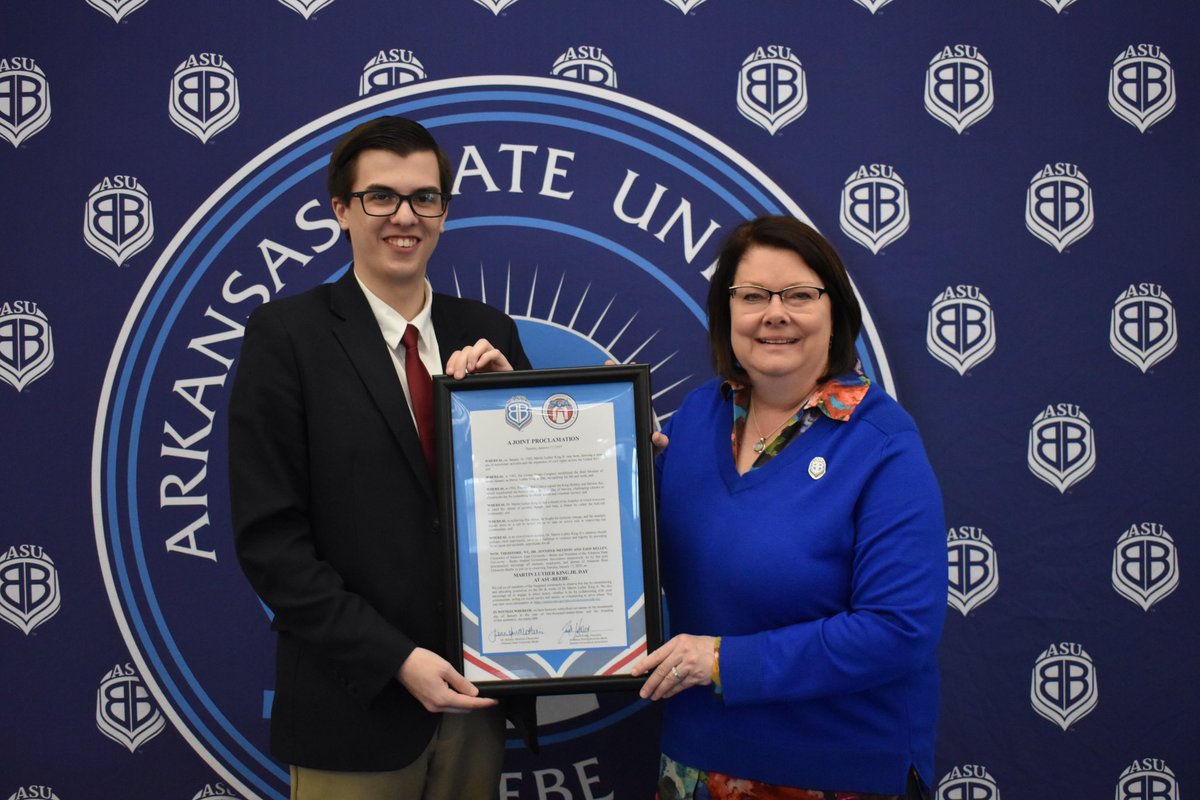 ASUBStudents's tweet photo. @ASUBeebe Chancellor @MethvinJennifer &amp; student body Pres. Zayd Kelley signed a joint proclamation recognizing Martin Luther King, Jr. Day at ASU-Beebe. #ASUBSGA also organized a community clean-up event &amp; launched the 'Leave Your Mark' project in honor of #MLKDay. #StudentsLead https://t.co/3vIyn8lc9L