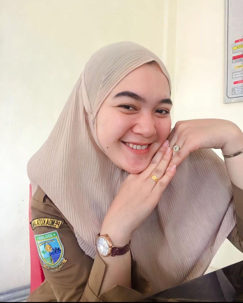 wiwik8806's tweet photo. Diam seperti paku bergerak jadi menantu ibumu https://t.co/So8eAhGqrD