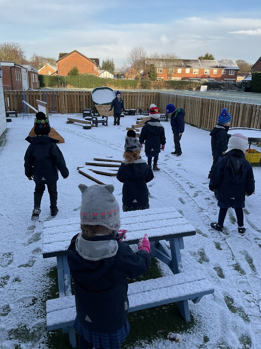Shrubb_Nursery's tweet photo. This morning nursery had so much fun in the snow🌨❄️!! We created patterns, left foot prints and even built a snowman☃️Did anyone else have snow?💙 #EYFS #EarlyYears @TheShrubberySch https://t.co/YeMSqvShh9